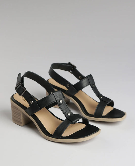 סנדלי עקב - ארת'ה