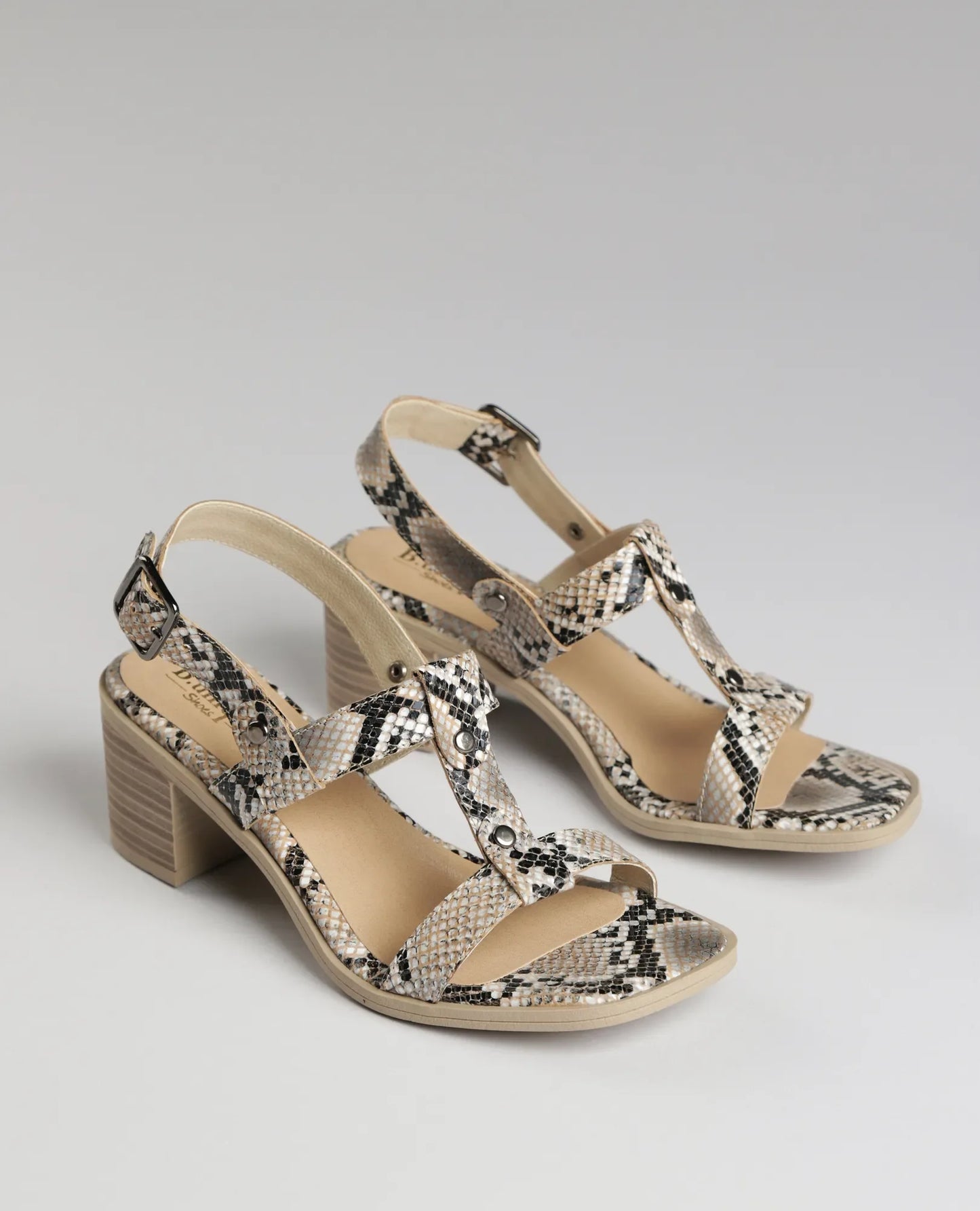 סנדלי עקב - ארת'ה