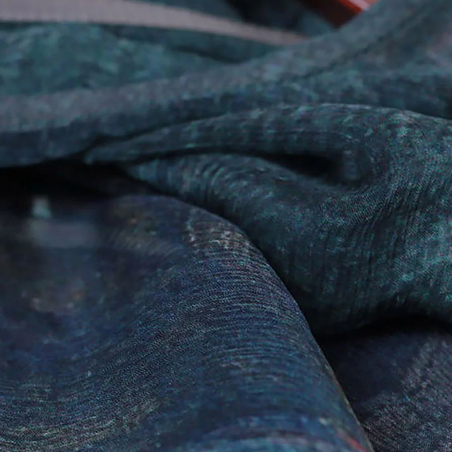 שמלת מקסי שקופה בהדפס קו רקיע עירוני