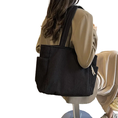 טילדה – תיק נשיאה עם פרטים מחוטים